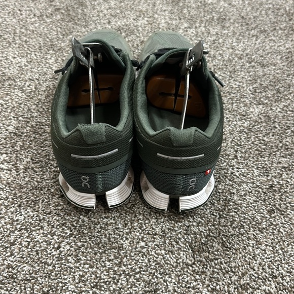 On running women’s 9.5 cloud running shoes olive and light green - Picture 3 of 7
